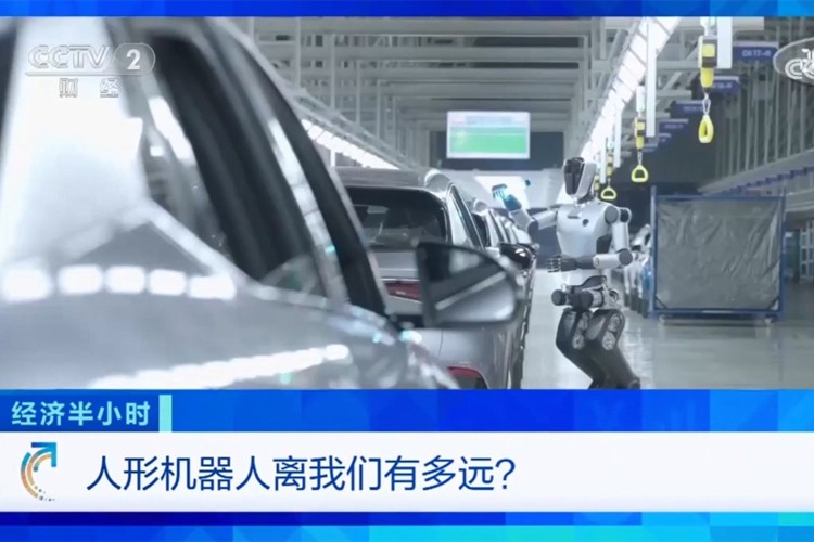 中央電視臺《經(jīng)濟(jì)半小時》欄目對智元機(jī)器人的專題報道